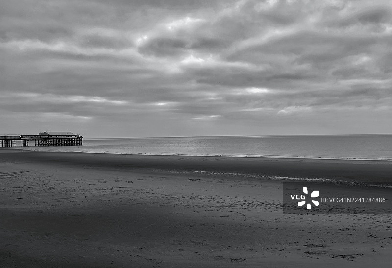 布莱克浦中央码头（黑白）图片素材