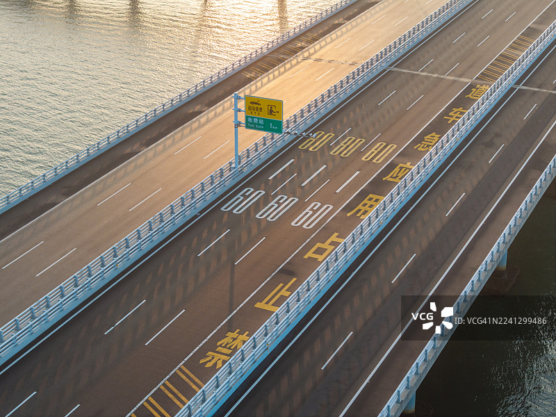 无人机航拍青岛胶州湾大桥图片素材