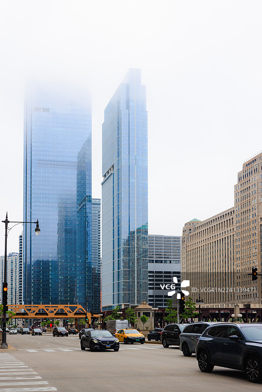 芝加哥市中心，近“壮丽大道”的雾天图片素材