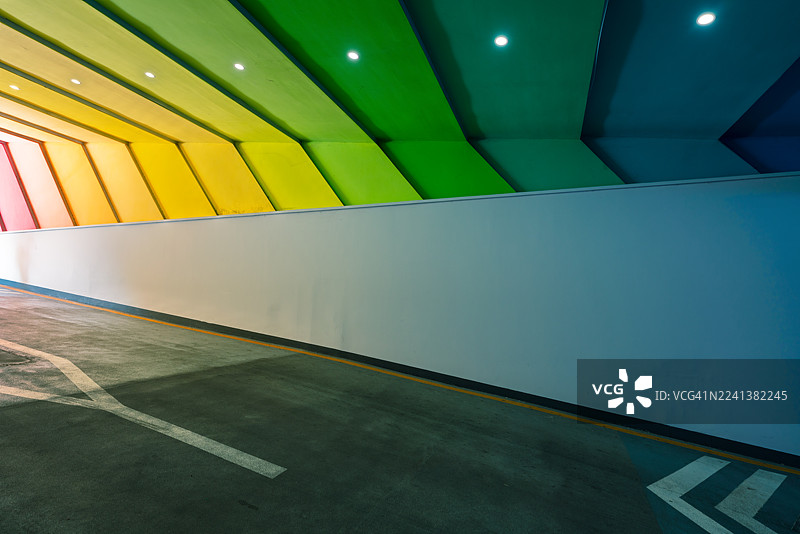 地下停车场出口图片素材