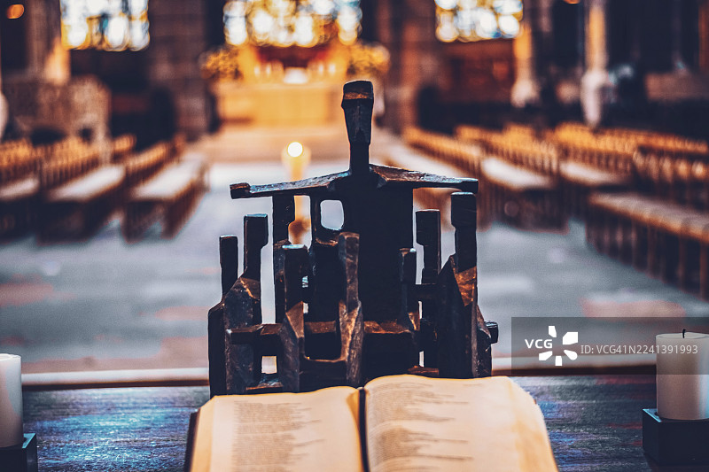 教堂里蜡烛的特写图片素材