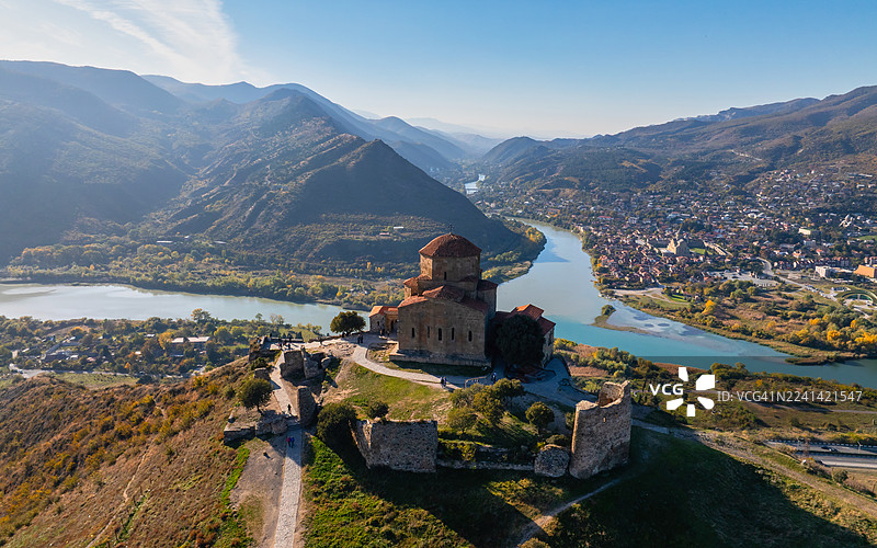 联合国教科文组织世界遗产——历史悠久的季瓦里修道院，俯瞰着格鲁吉亚姆茨赫塔壮丽的河流交汇处。图片素材