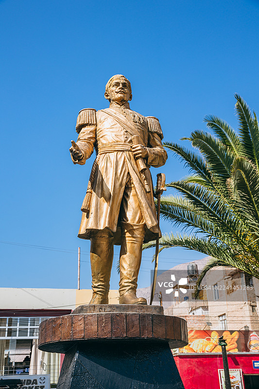 秘鲁阿雷基帕省卡斯蒂利亚区阿普劳的教堂、市政厅和中央广场图片素材