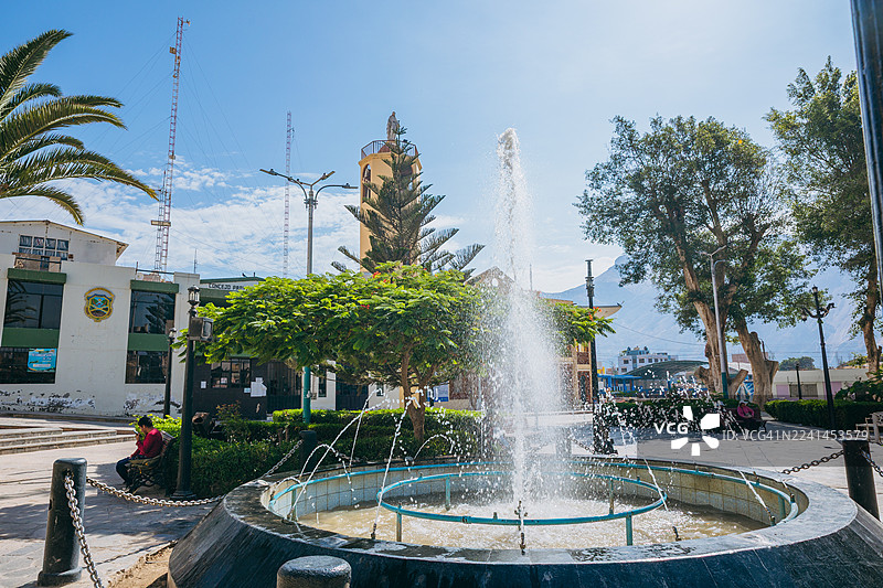 秘鲁阿雷基帕卡斯蒂利亚省阿普劳区教堂、市政厅和中央广场图片素材