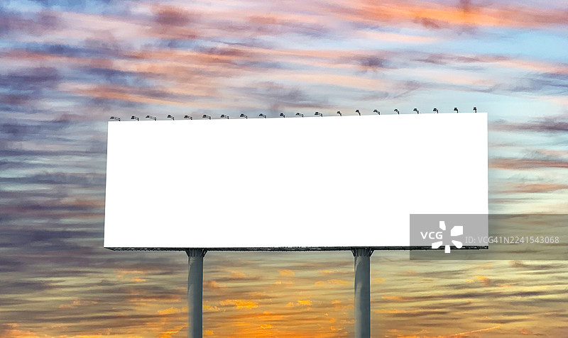 空白广告牌广告横幅媒体展示和天空背景图片素材