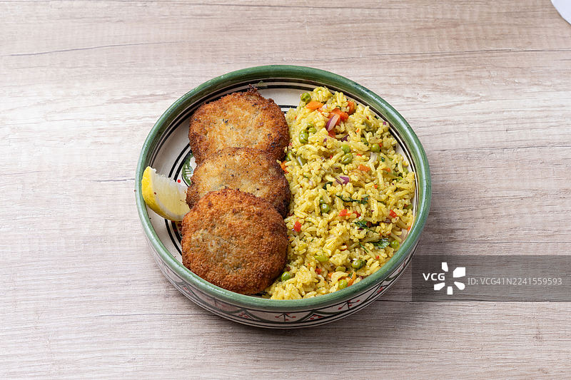 切尔穆拉碗，一种传统的黎巴嫩菜肴图片素材