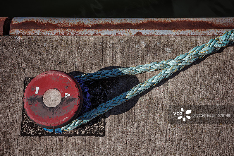 系好的船绳图片素材