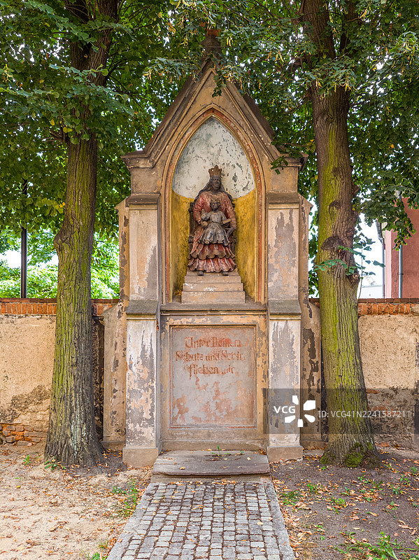 树下的神社图片素材