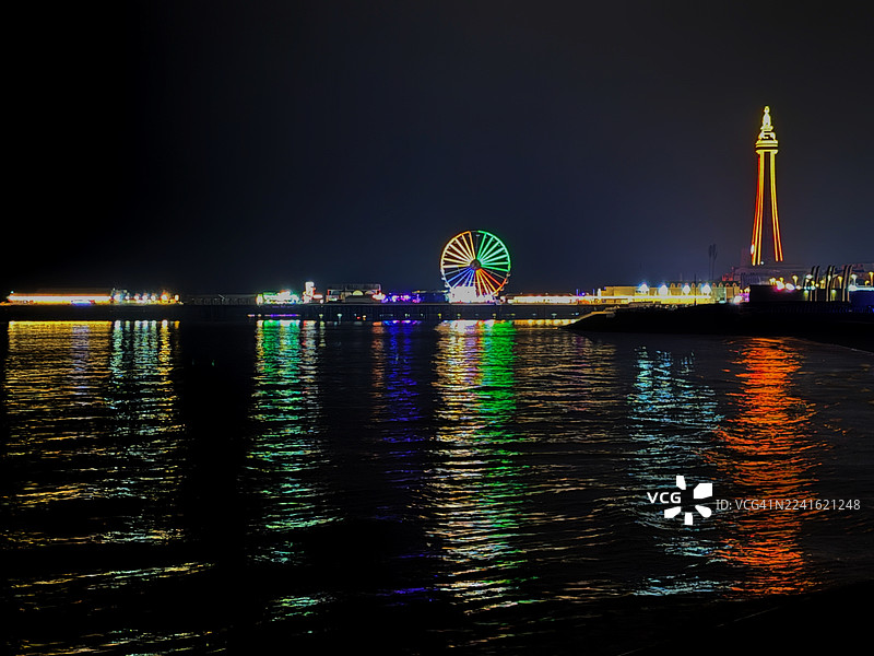 布莱克浦灯展，中央码头和塔楼图片素材