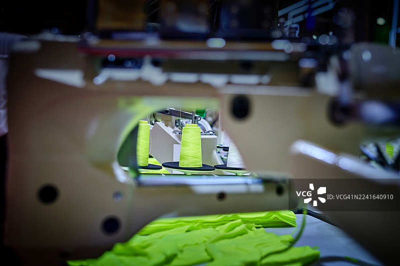 工厂车间缝纫机特写图片素材