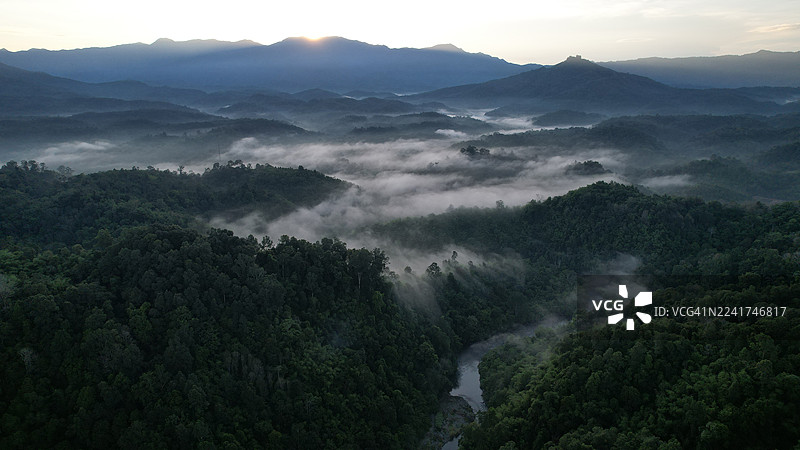 印度尼西亚南加里曼丹洛克萨多的梅拉图斯山脉图片素材