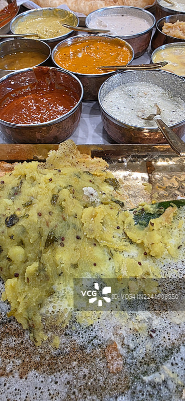 马萨拉多萨，配椰子酸辣酱和桑巴尔图片素材