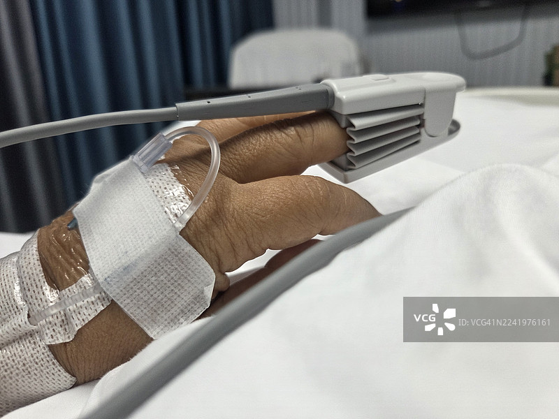 生理盐水血氧仪图片素材