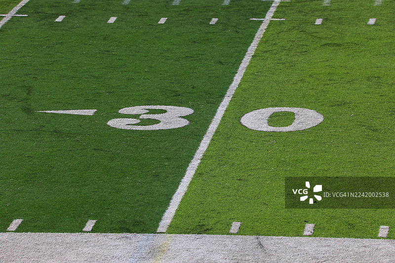 带有距离标记的划线足球场图片素材