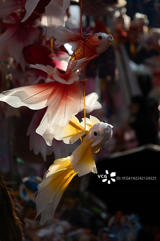 传统玩具和月饼在中环荷李活道展示图片素材