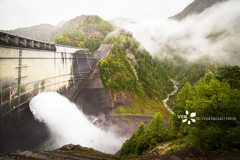 黑部水坝，立山黑部阿尔卑斯山脉路线，日本图片素材