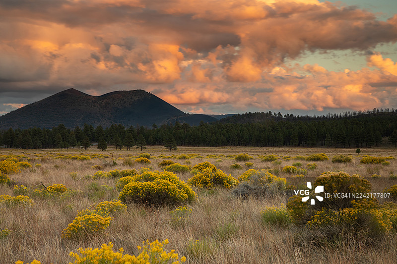 日落火山口火山图片素材