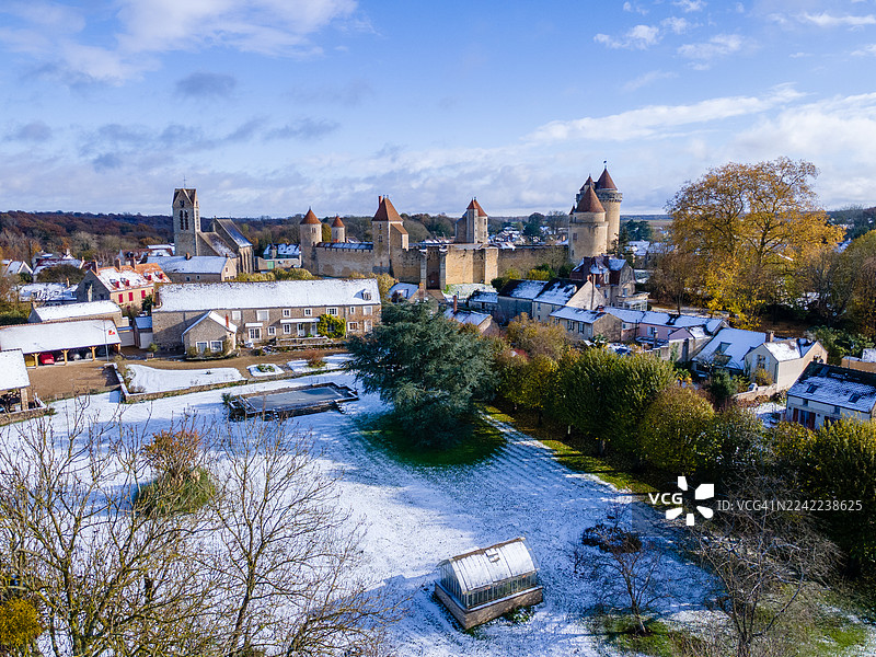 Blandy-Les-Tours 在雪景中图片素材