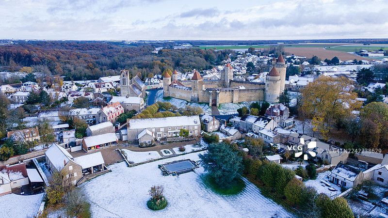 Blandy-Les-Tours 雪景图片素材