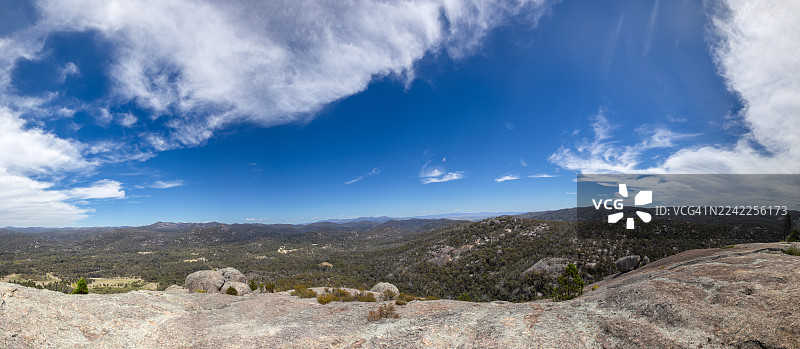 吉拉温国家公园金字塔的远景图片素材