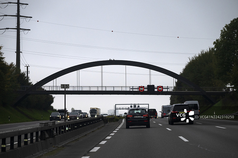 伯尔尼附近的公路交通图片素材