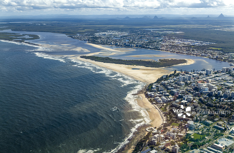 澳大利亚、昆士兰州卡伦德拉、黄金海滩和鹈鹕水域的航拍景观。图片素材