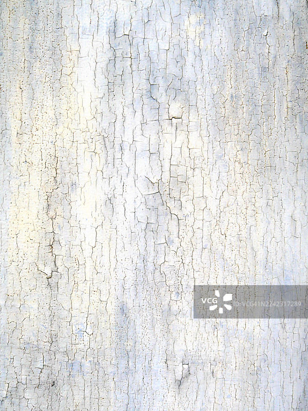 墙壁上风化开裂的白漆。阳光。自然色彩。法国上萨瓦省埃维昂莱班。图片素材