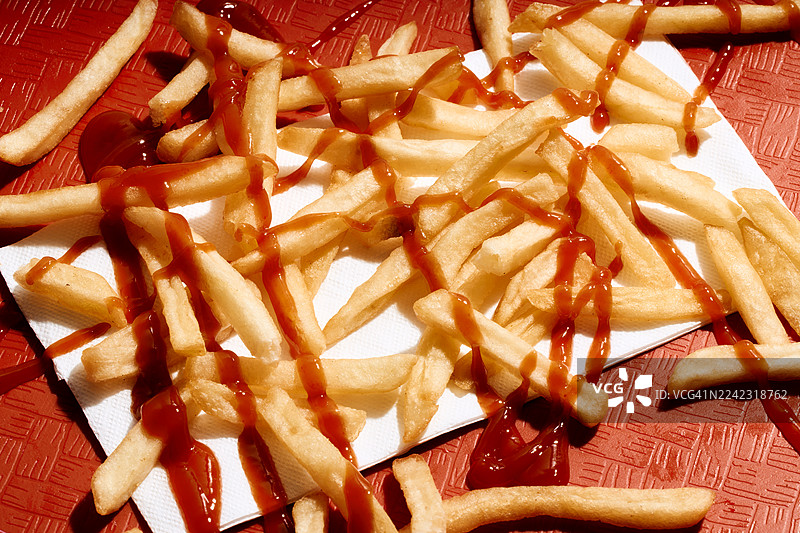 餐巾纸上的炸薯条托盘图片素材