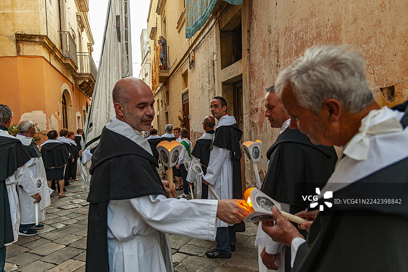 普利亚大区,加拉蒂纳的圣彼得罗和圣保罗节日。图片素材