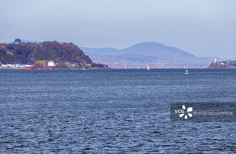 加拿大魁北克省莱维斯市的开普特钻石山和圣安妮山图片素材