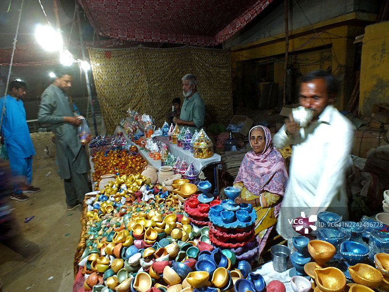 巴基斯坦印度教社区在庆祝排灯节图片素材
