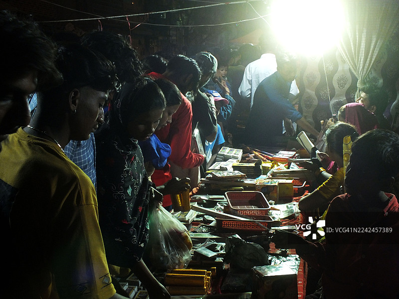 巴基斯坦印度教社群在庆祝排灯节图片素材