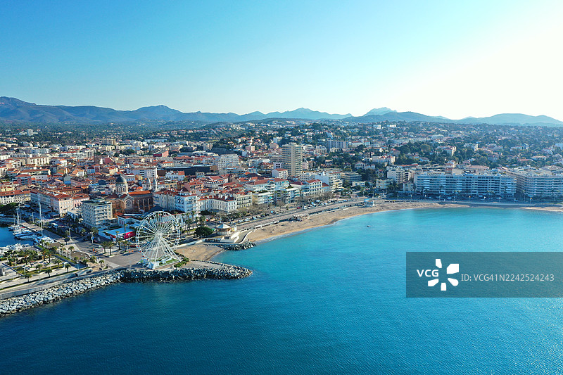 法国蔚蓝海岸圣拉斐尔的鸟瞰图，瓦尔省，法国图片素材