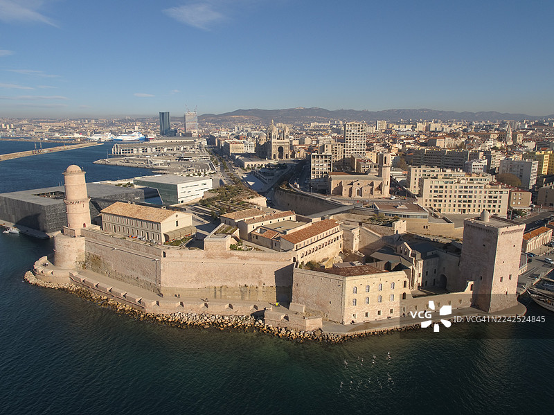 法国马赛旧港全景，有圣让堡图片素材