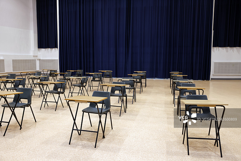 空无一人的中学考场。图片素材