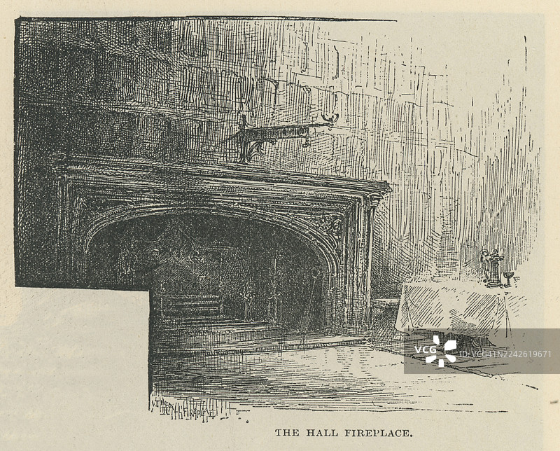 伊顿公学校内壁炉的旧蚀刻插图，位于英国。巨大的雕刻石材壁炉框架，带有深拱形开口和宽阔的炉膛——右侧有一个放有玻璃杯和水壶的小桌子。图片素材