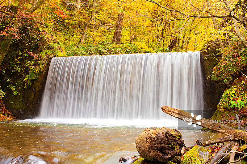 秋日瀑布图片素材