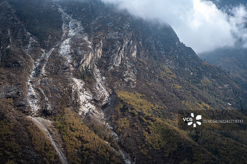 在尼泊尔朗唐国家公园徒步旅行时看到的壮丽风景。图片素材