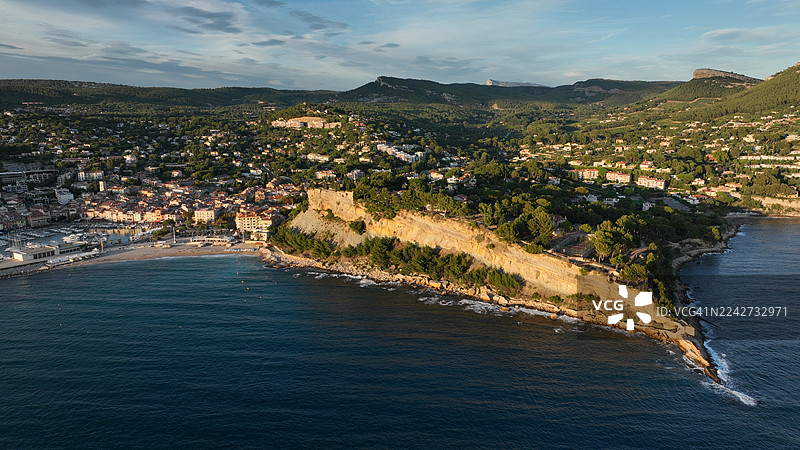 法国 Bouches-du-Rhone 省，卡西斯湾，卡纳约角和苏贝朗悬崖，卡兰克国家公园图片素材