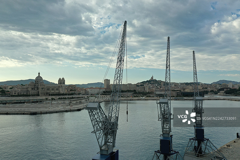 马赛，欧洲地中海地区，海堤，马赛大港口的原起重机，罗讷河口省，法国图片素材