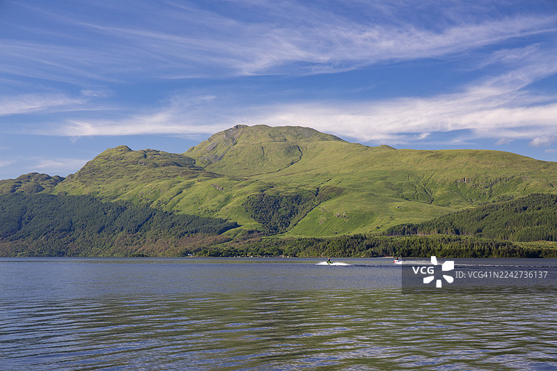 洛蒙德湖与本洛蒙德山图片素材