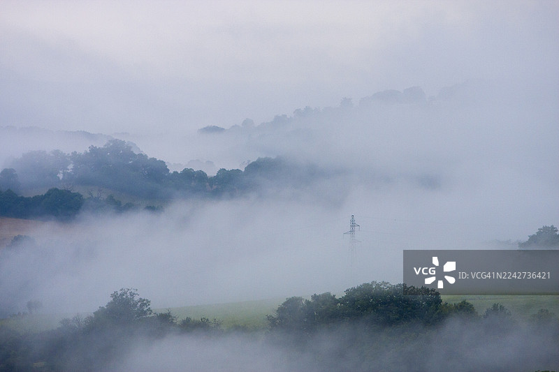 坎塔勒地区的清晨薄雾图片素材