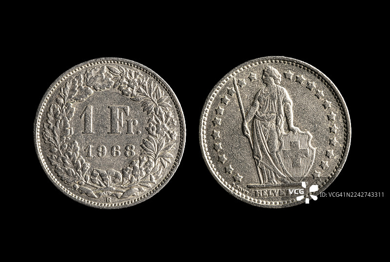 瑞士法郎，瑞士货币，背景为黑色。图片素材