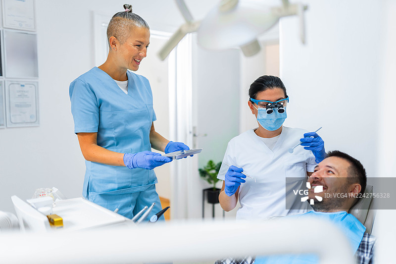 检查牙齿健康图片素材