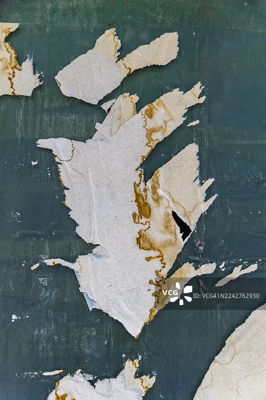 撕掉的纸张残留物图片素材