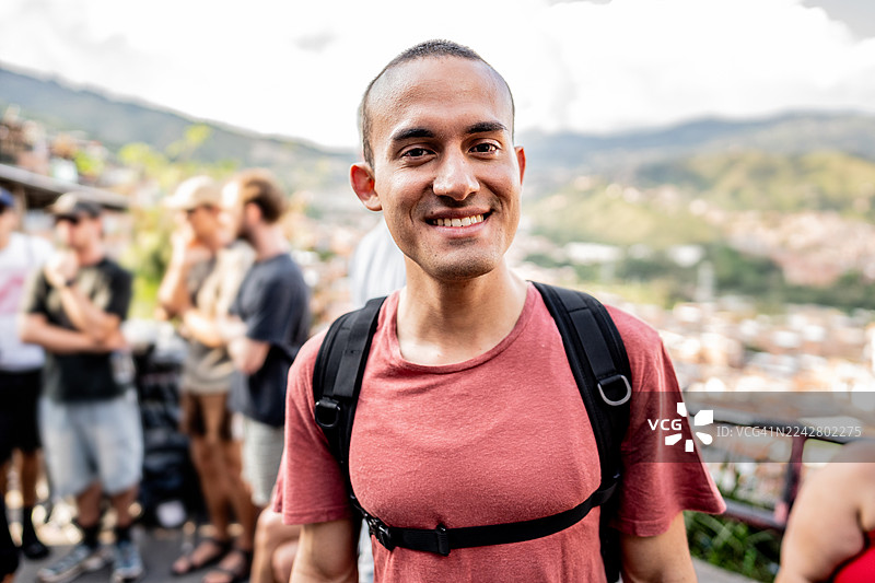 哥伦比亚麦德林一位游客的肖像图片素材