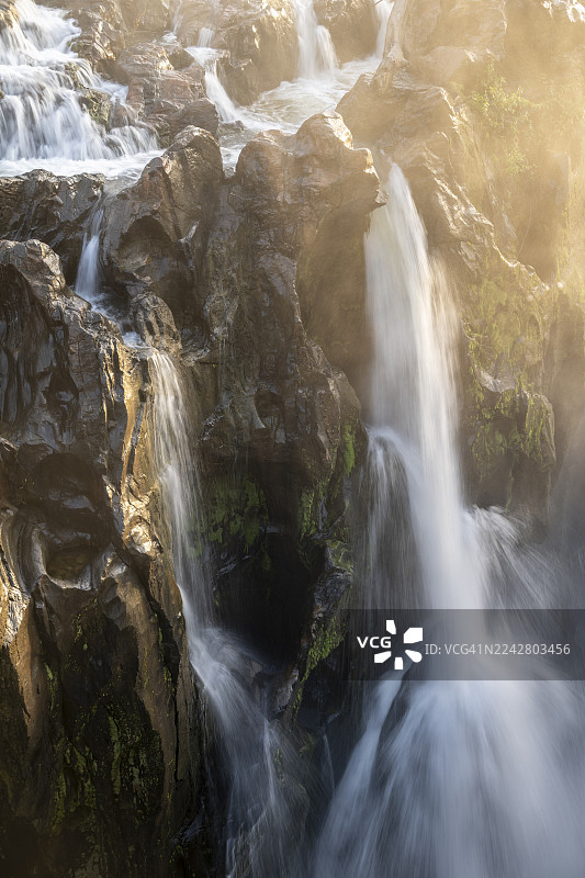 埃帕帕瀑布，纳米比亚卡奥科兰的埃帕帕瀑布日落图片素材