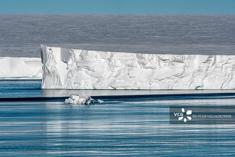 南极洲伯克纳岛边缘的冰图片素材