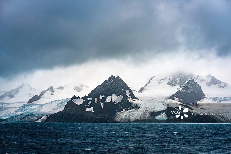 南极象岛崎岖的海岸线图片素材