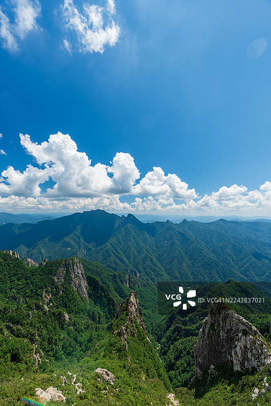 从安山看到的雪岳山风光与云彩图片素材